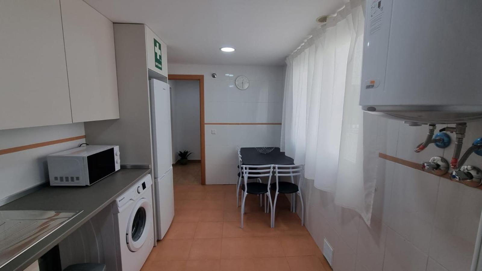 Moderno Apartamento 3 Dormitorios, Garaje Y Piscina La Algaba Luaran gambar
