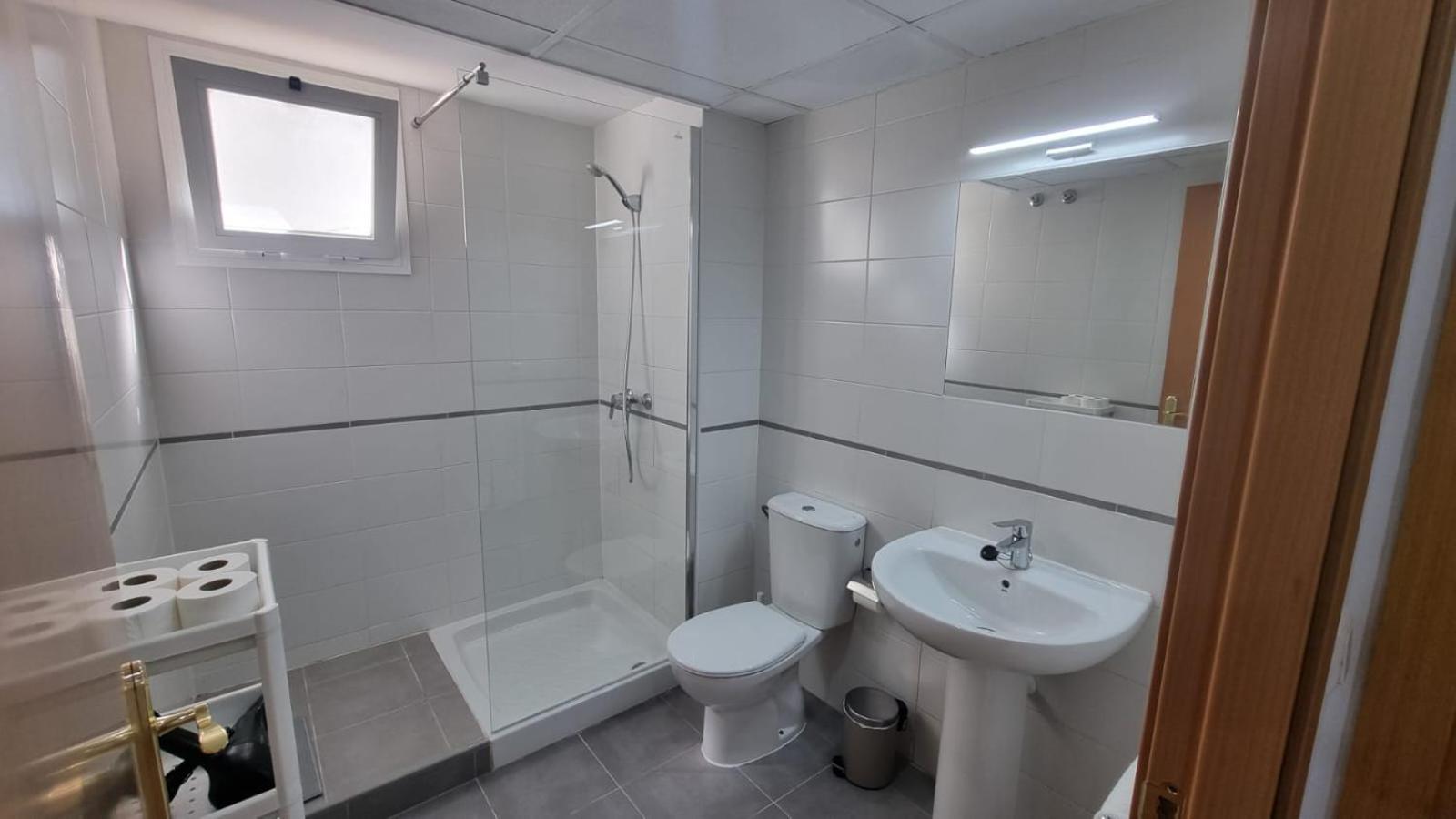 Moderno Apartamento 3 Dormitorios, Garaje Y Piscina La Algaba Luaran gambar