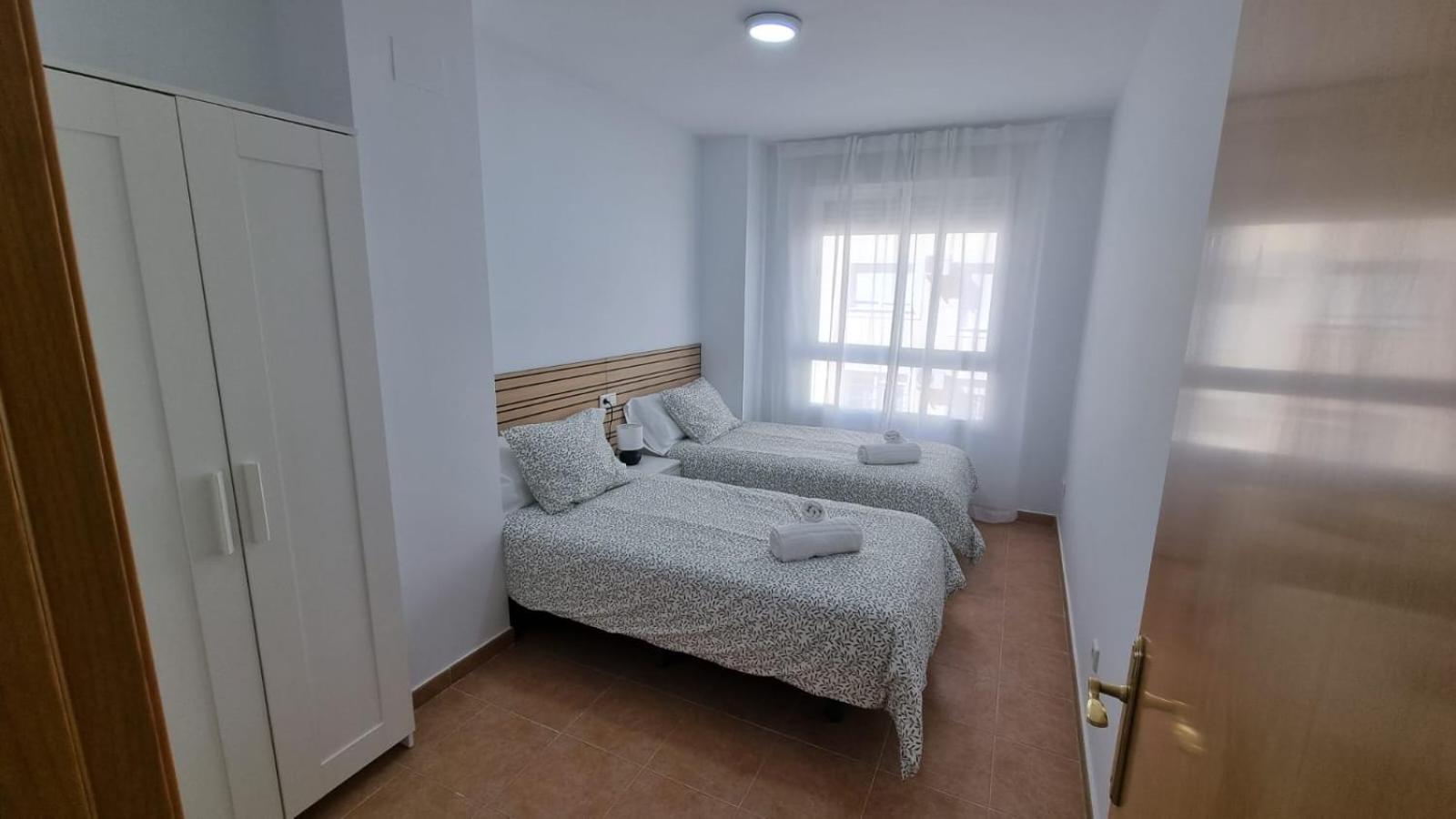 Moderno Apartamento 3 Dormitorios, Garaje Y Piscina La Algaba Luaran gambar